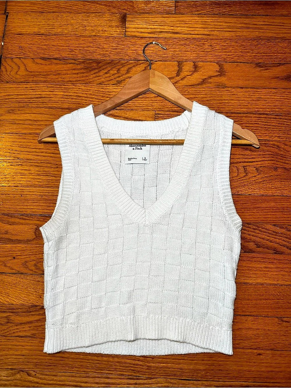Abercrombie & Fitch Checkerboard Knit V-Neck Sweater Vest White Small